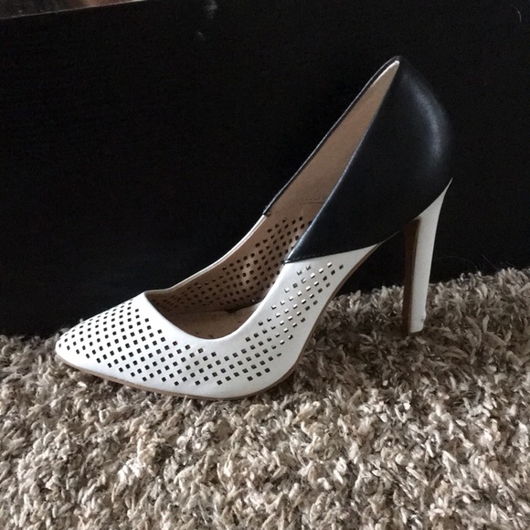 Heels - Picture 3 of 3
